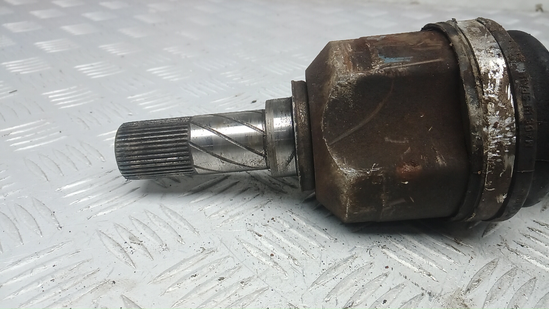 Полуось передняя левая