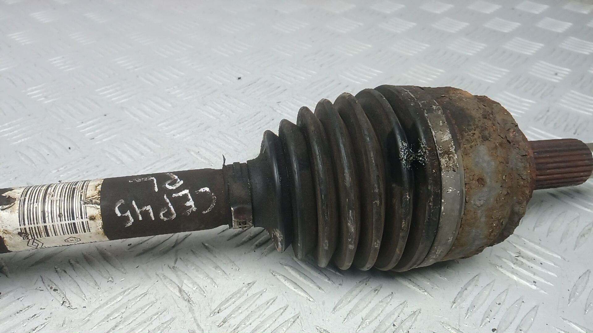 Полуось передняя левая