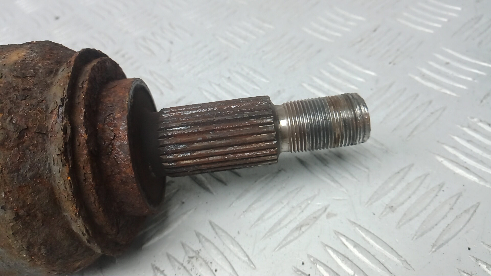 Полуось передняя левая