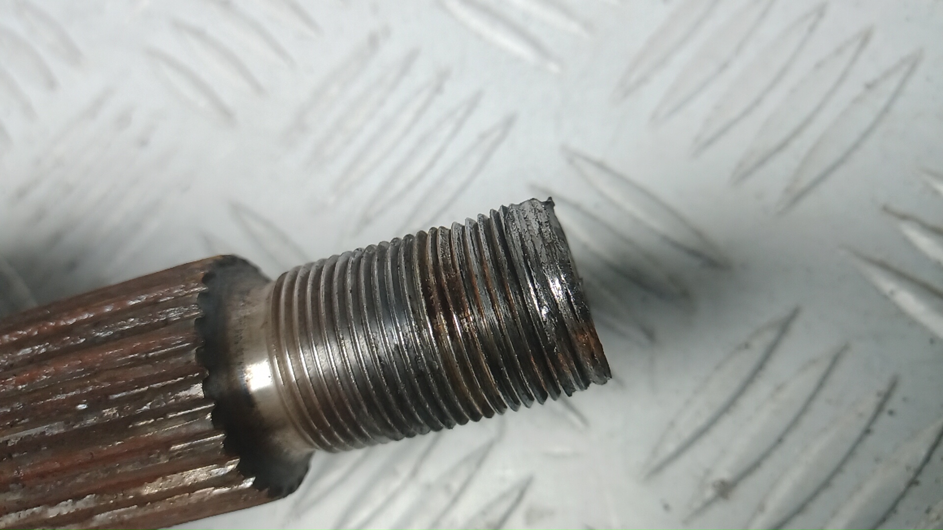 Полуось передняя левая