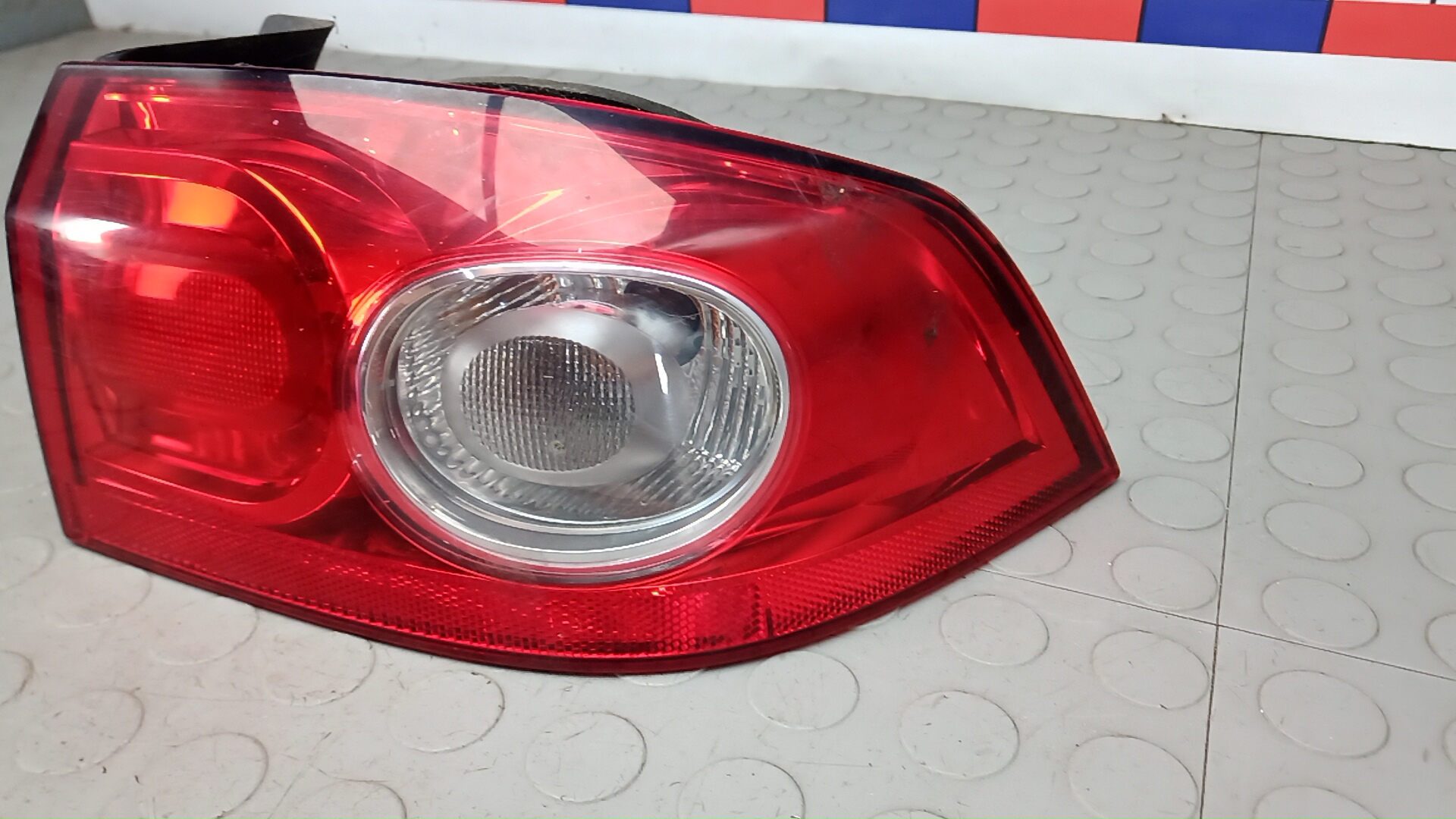 Фонарь задний правый