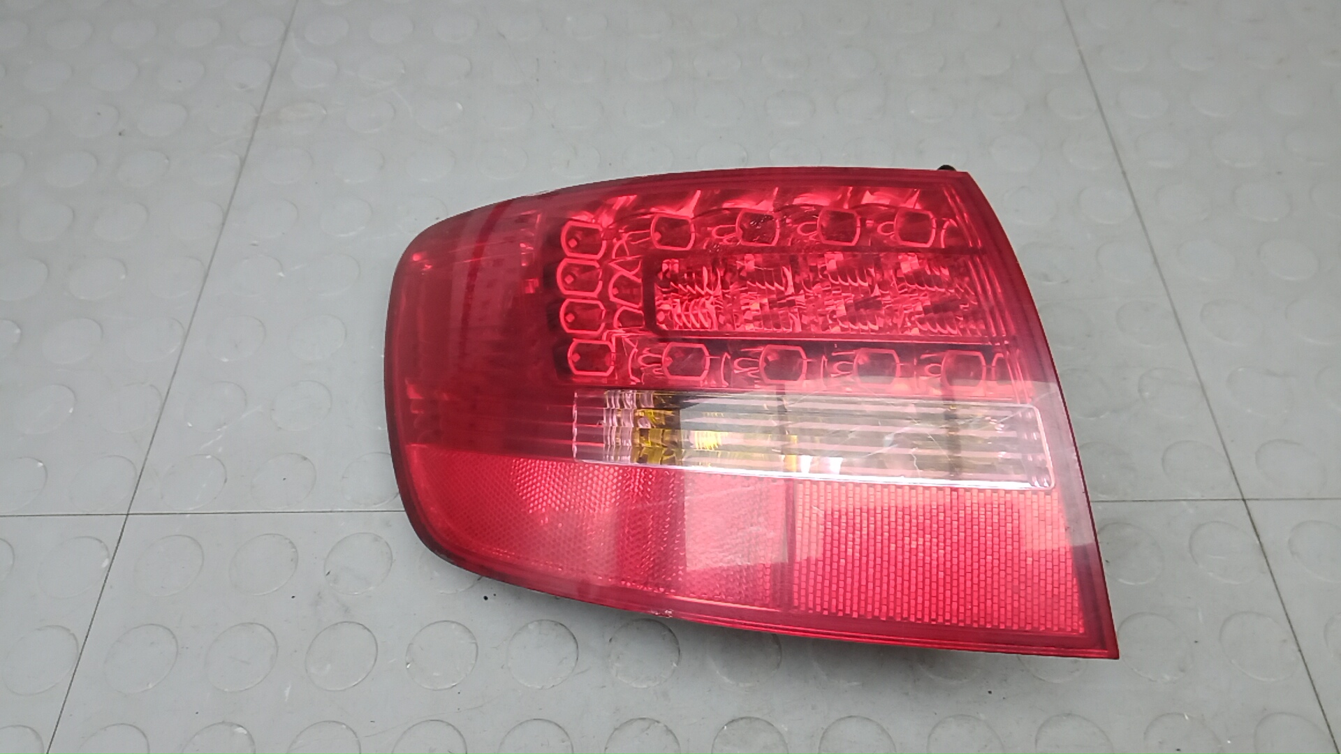 Фонарь задний левый