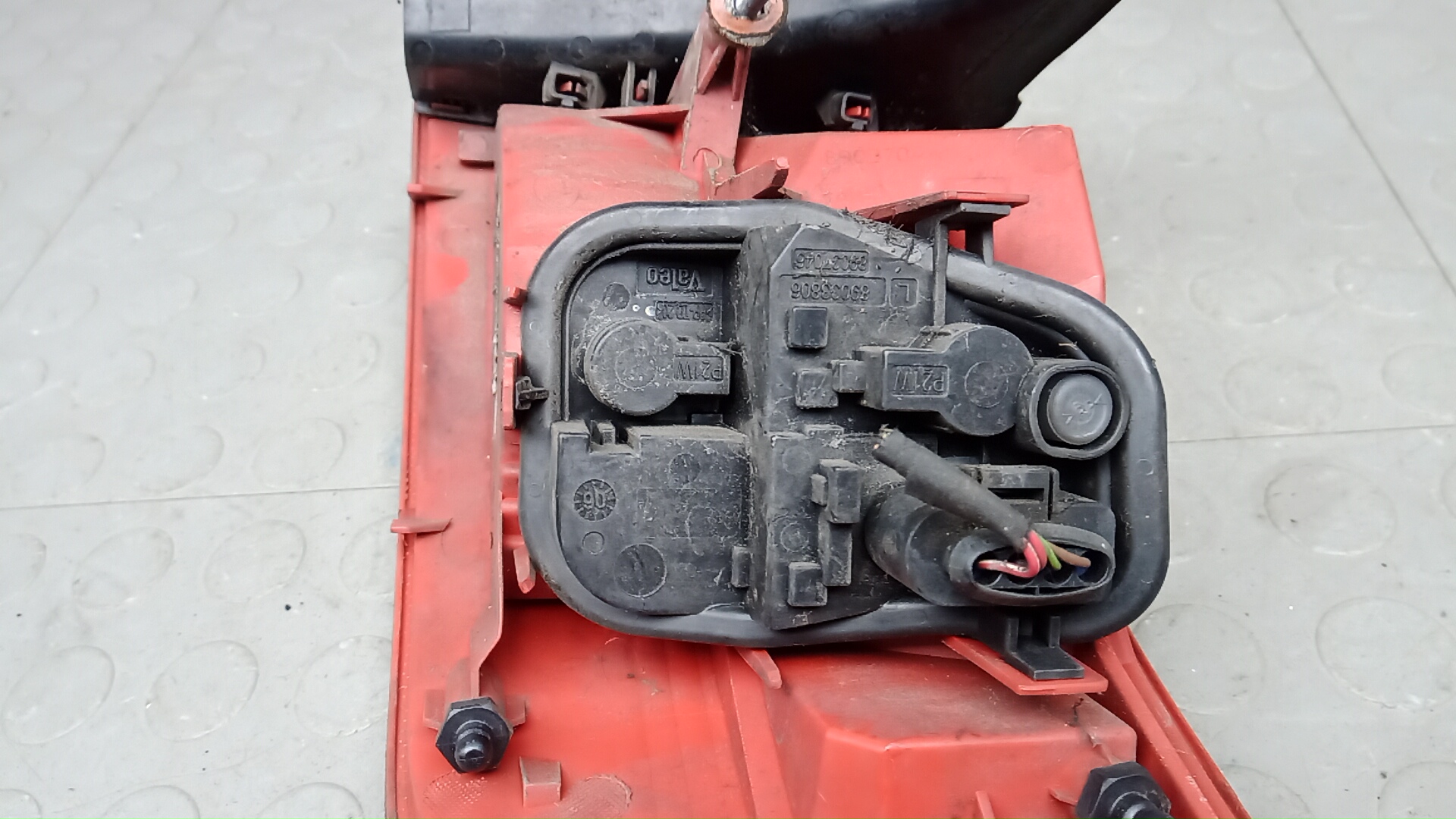 Фонарь задний левый