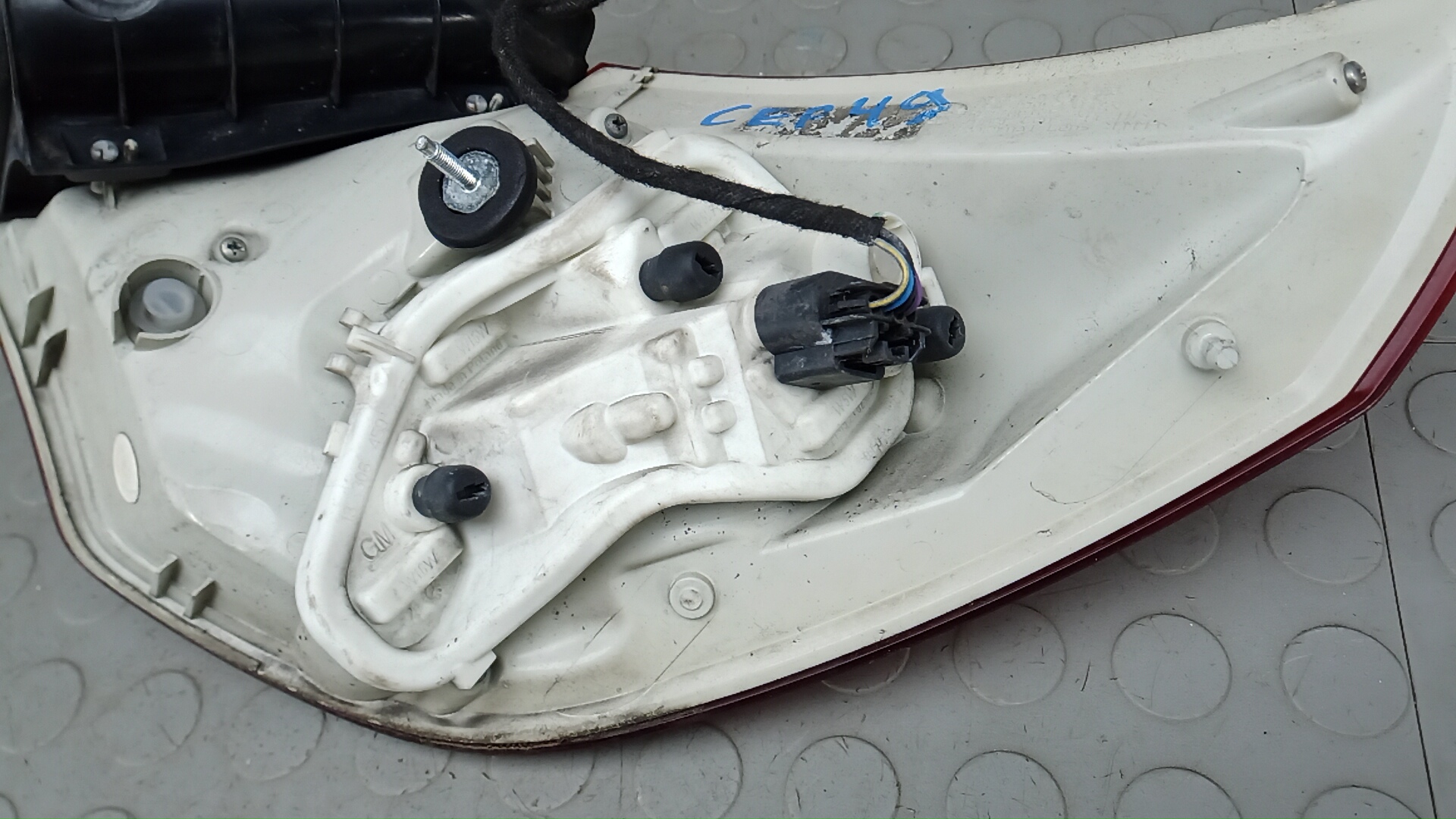 Фонарь задний левый