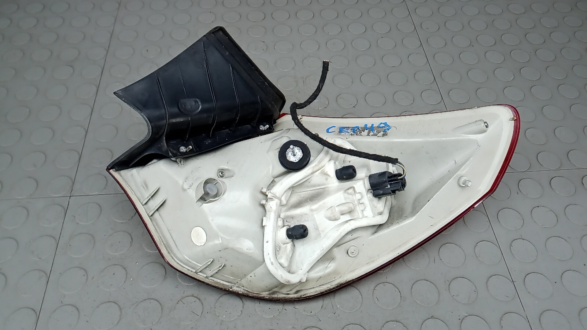 Фонарь задний левый