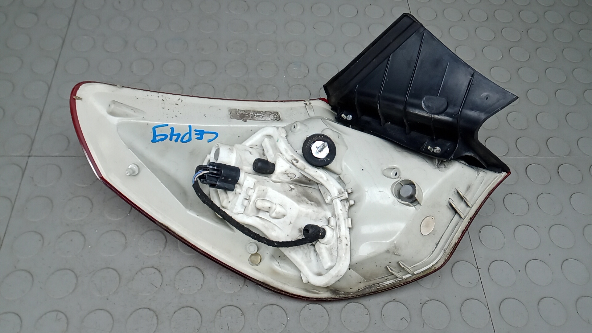 Фонарь задний правый