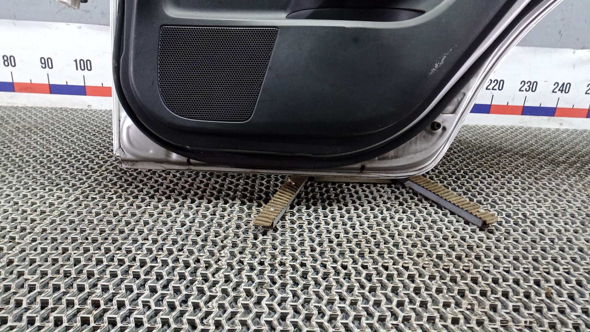 Дверь задняя правая