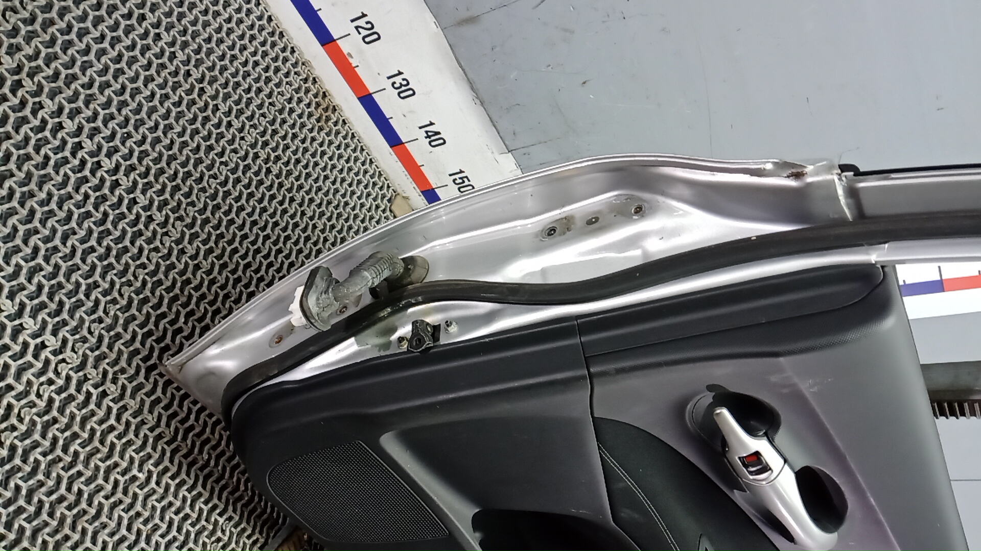 Дверь задняя правая