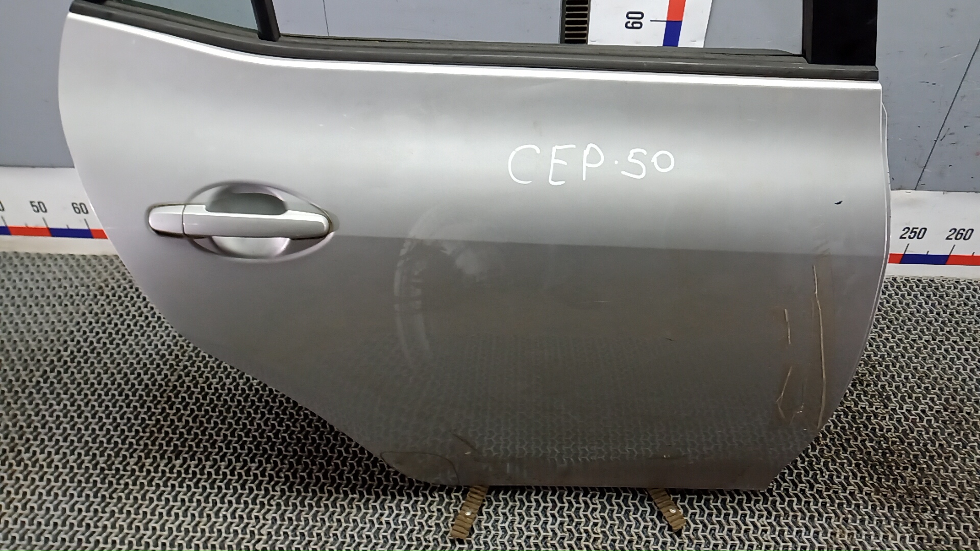 Дверь задняя правая