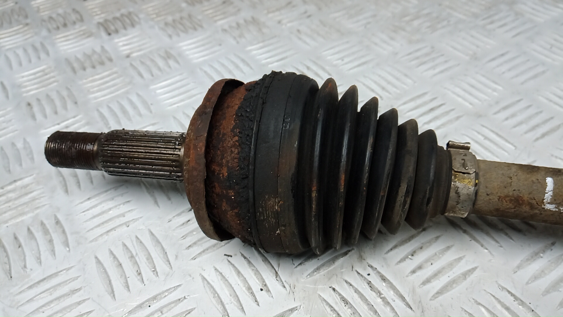 Полуось передняя левая