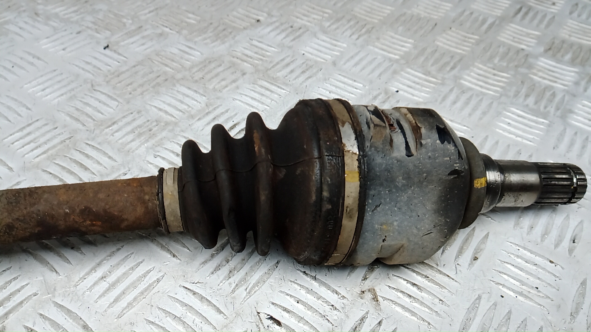 Полуось передняя левая