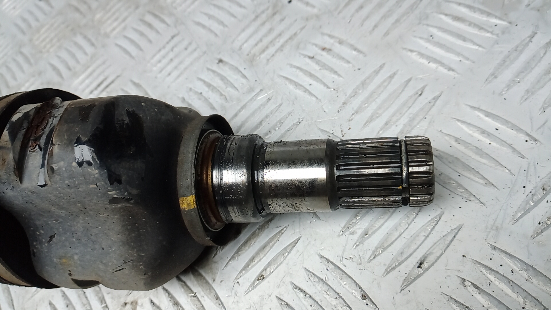 Полуось передняя левая