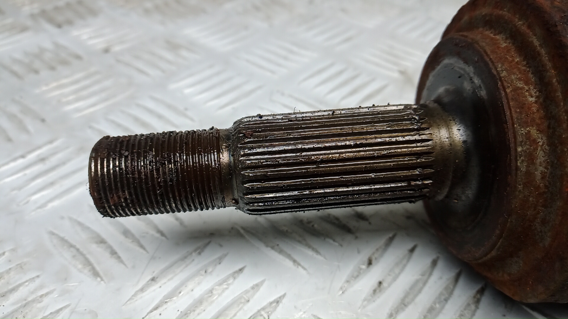 Полуось передняя левая