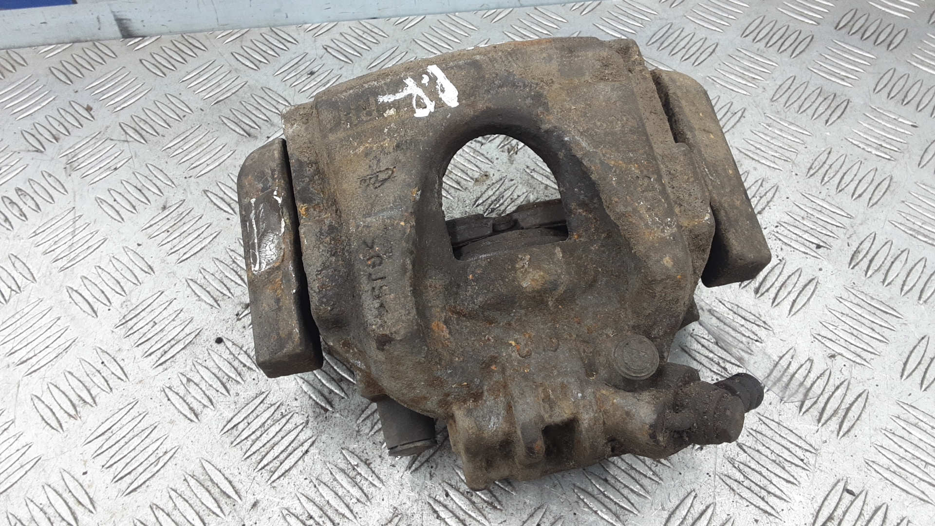 Суппорт передний правый