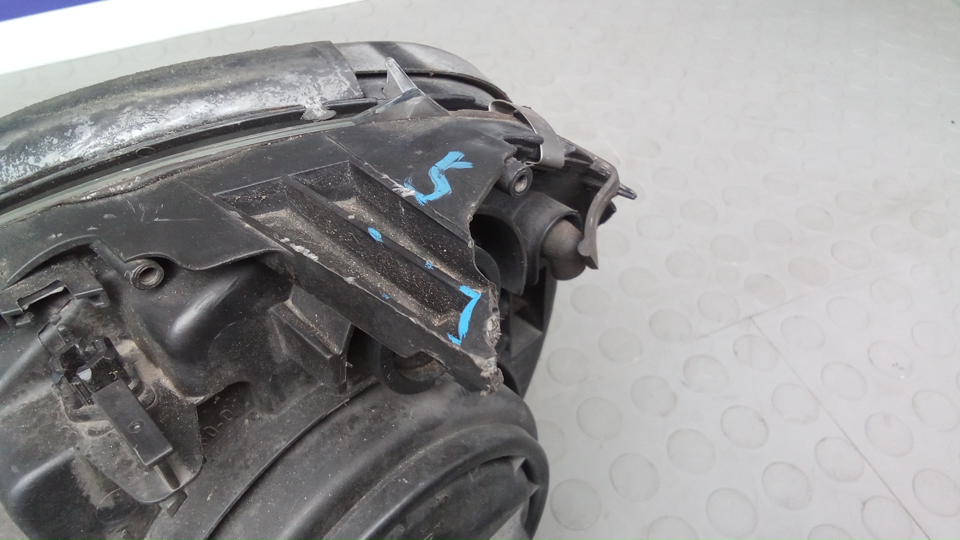 Фара правая