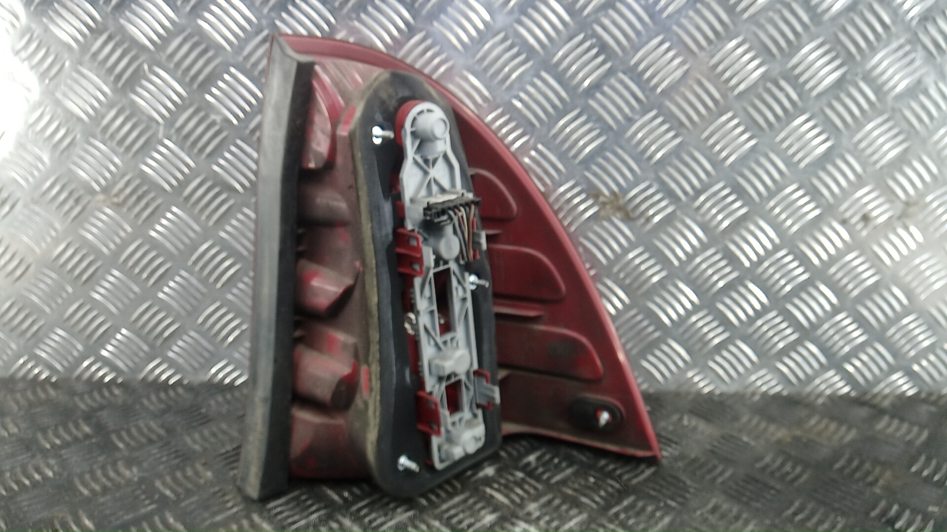 Фонарь задний левый