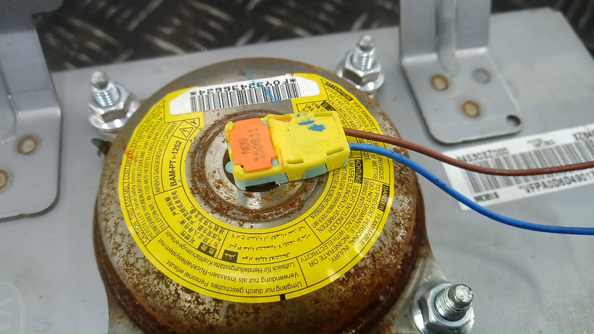 Подушка безопасности пассажирская (в торпедо)