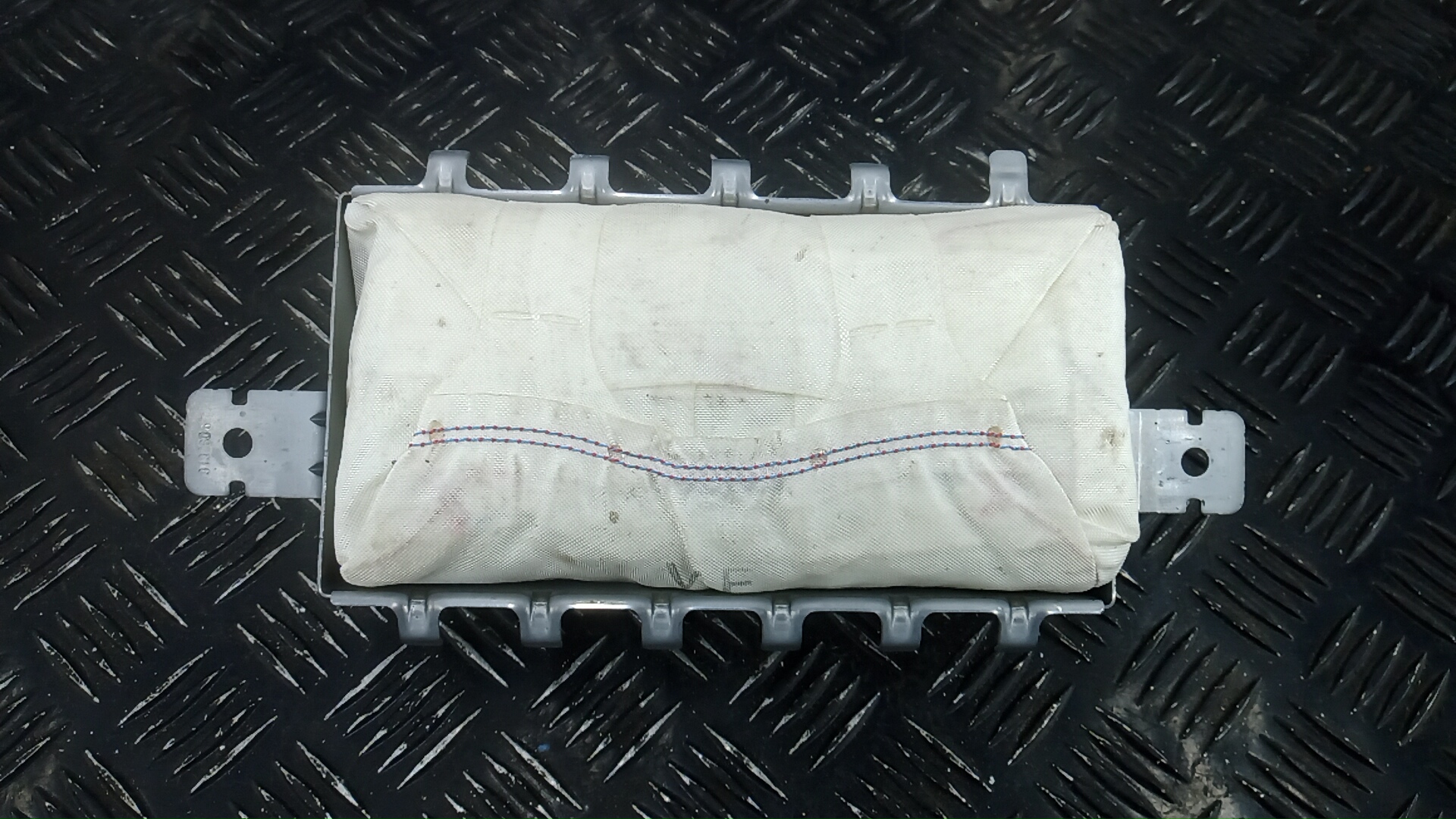 Подушка безопасности пассажирская (в торпедо)