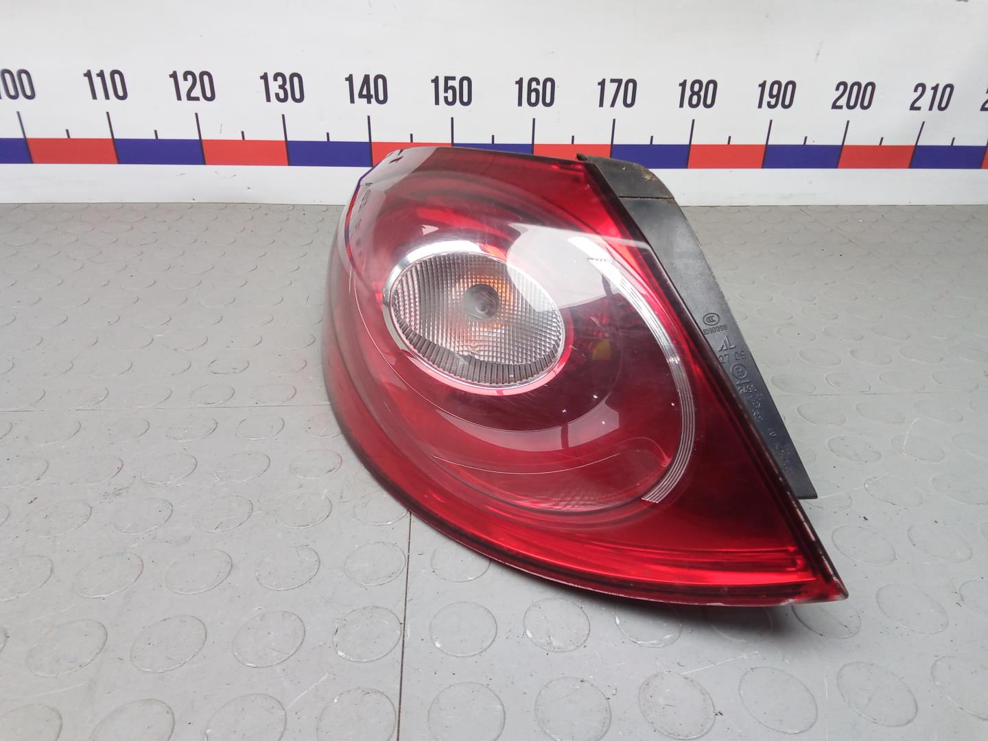 Фонарь задний левый