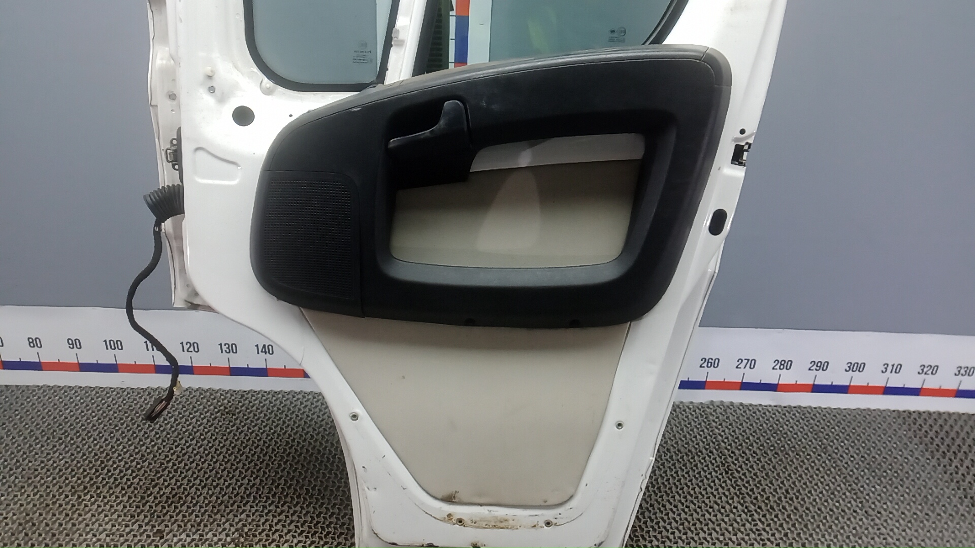 Дверь передняя правая