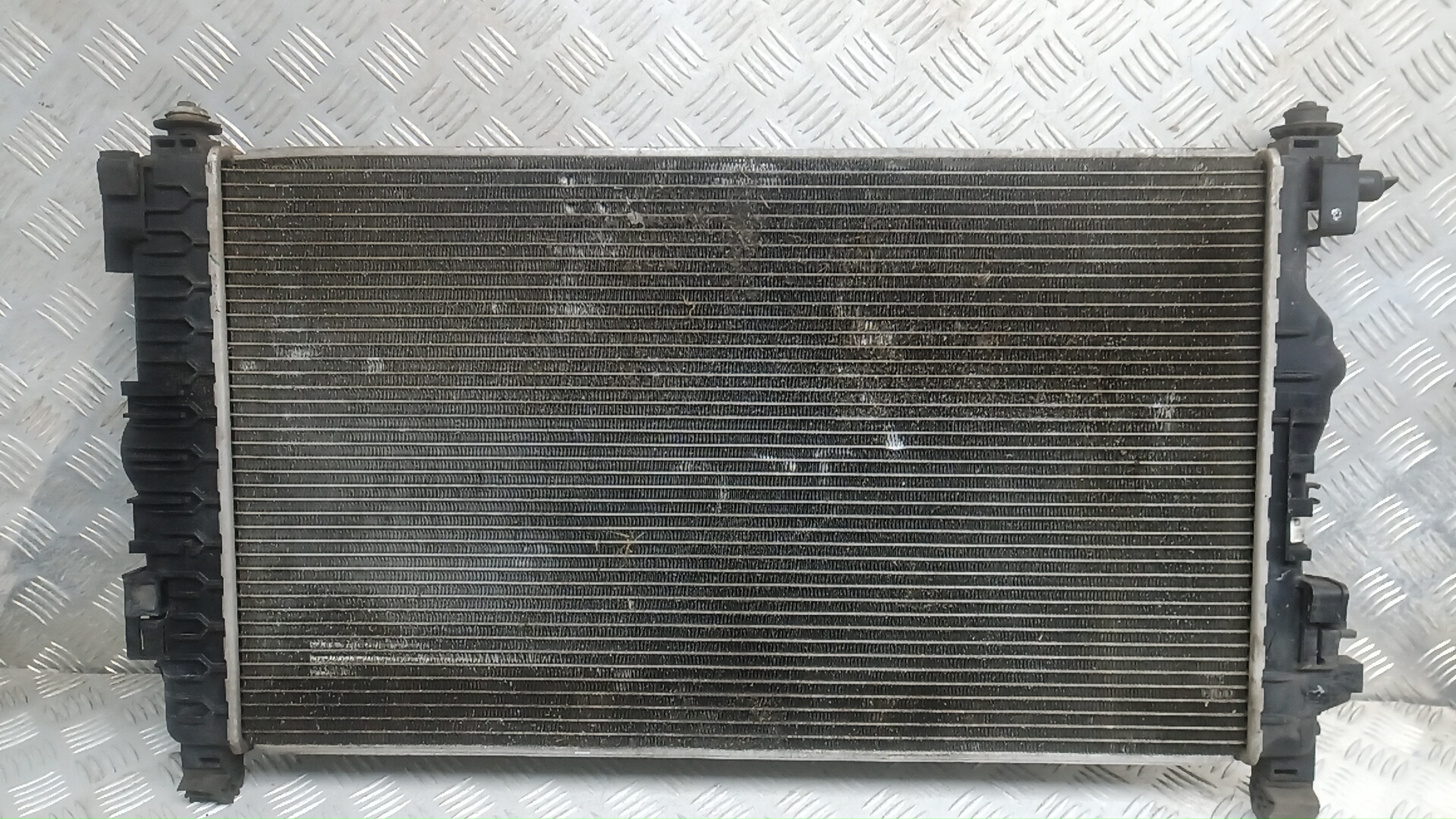 Радиатор охлаждения двигателя основной