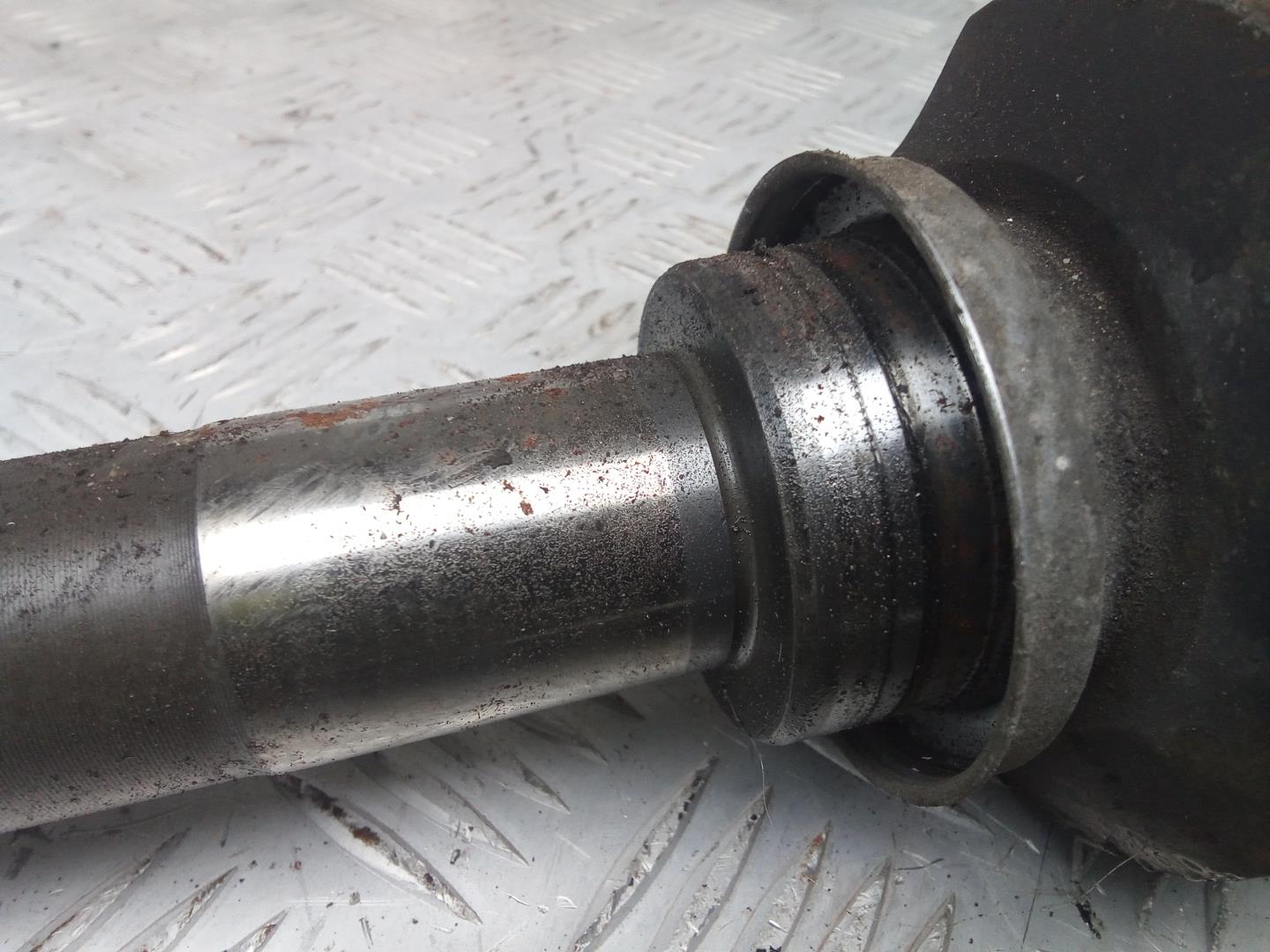 Полуось передняя правая