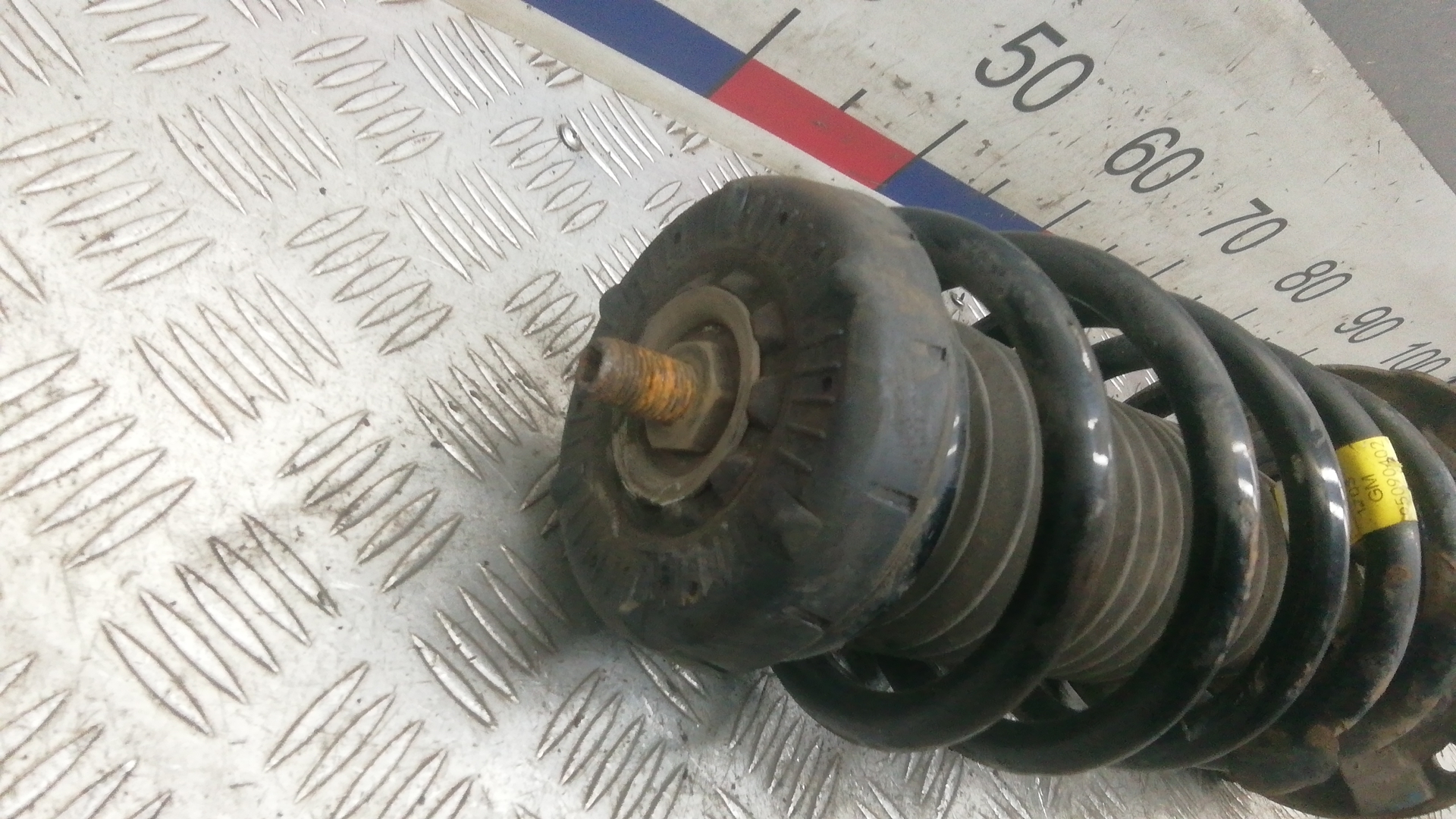 Амортизатор передний правый