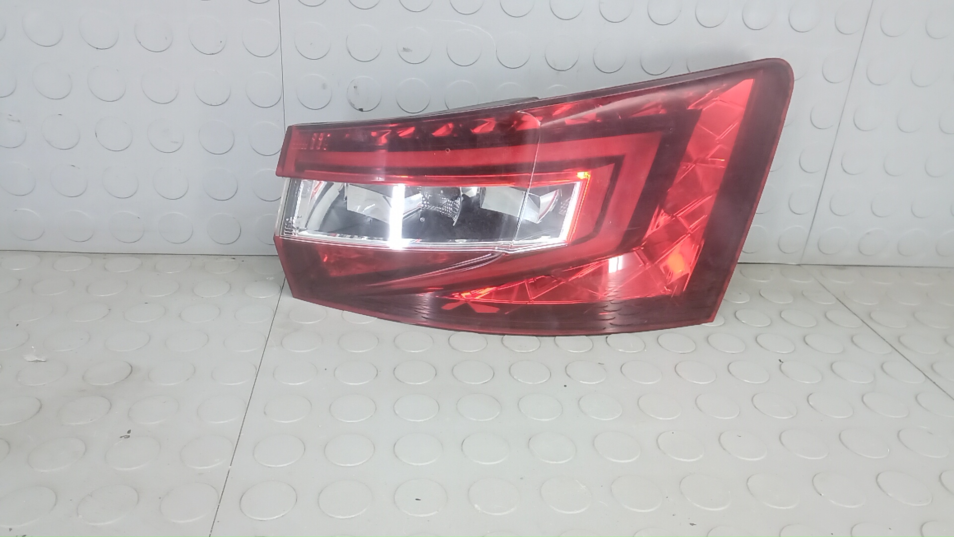 Фонарь задний правый