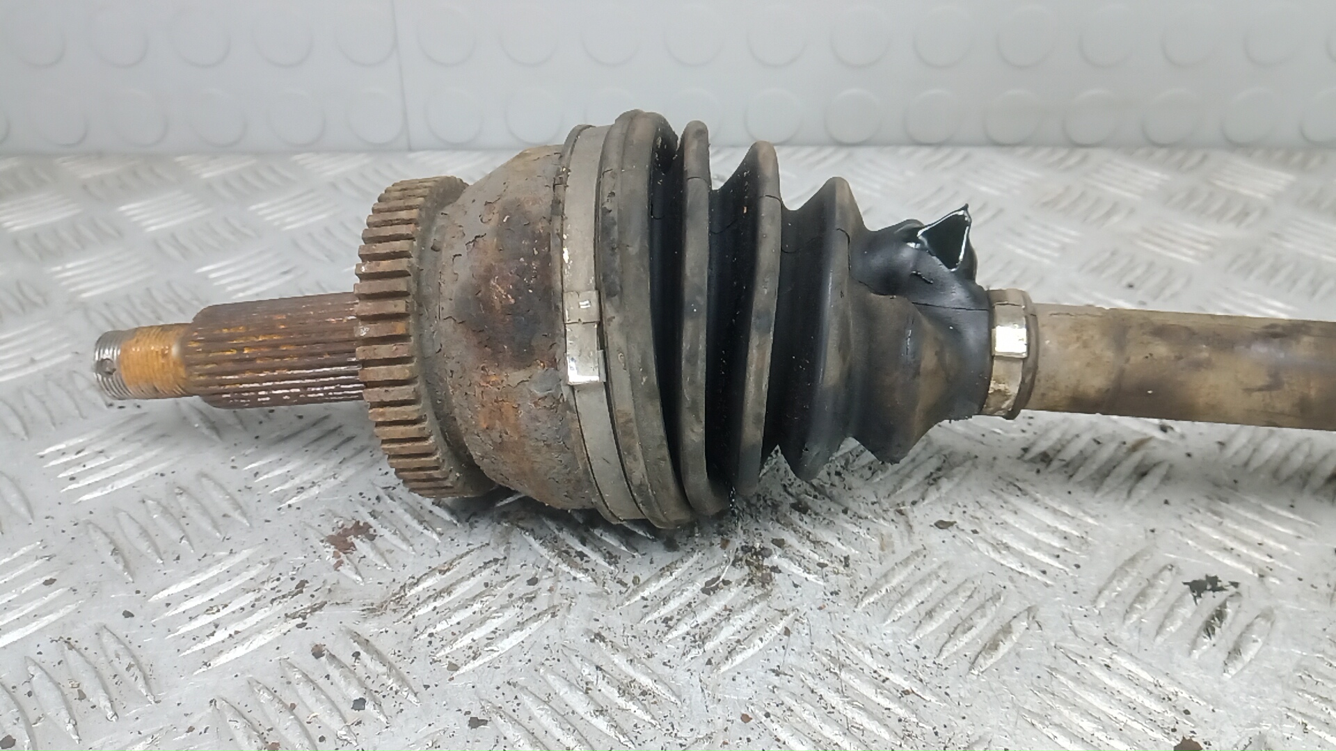 Полуось передняя левая