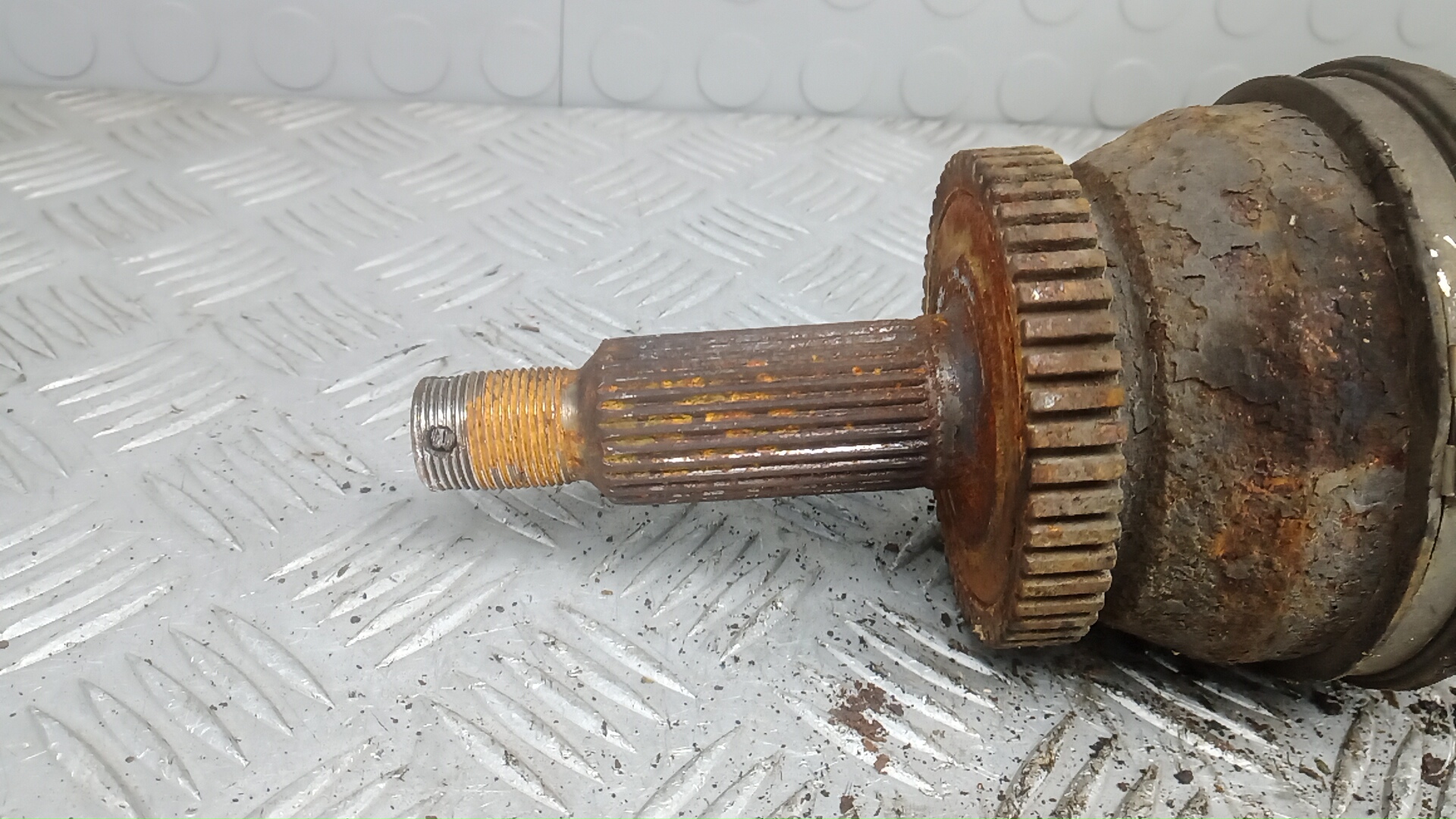 Полуось передняя левая