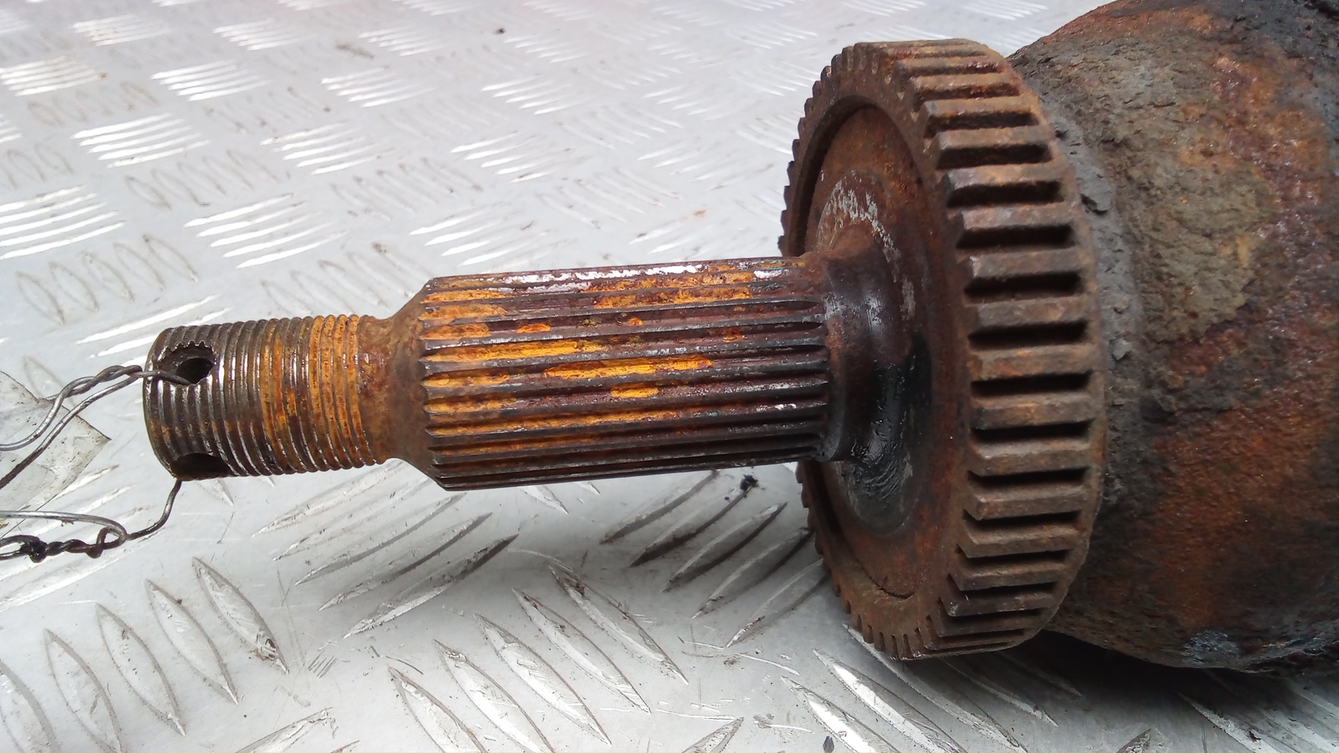 Полуось передняя правая