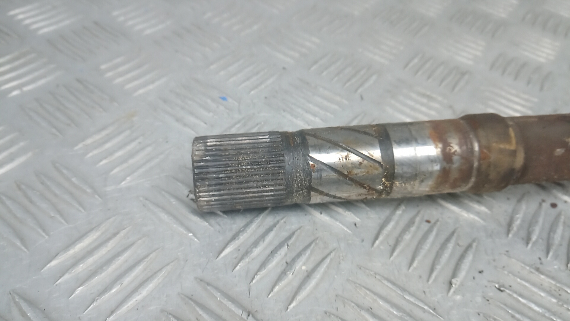 Полуось передняя правая