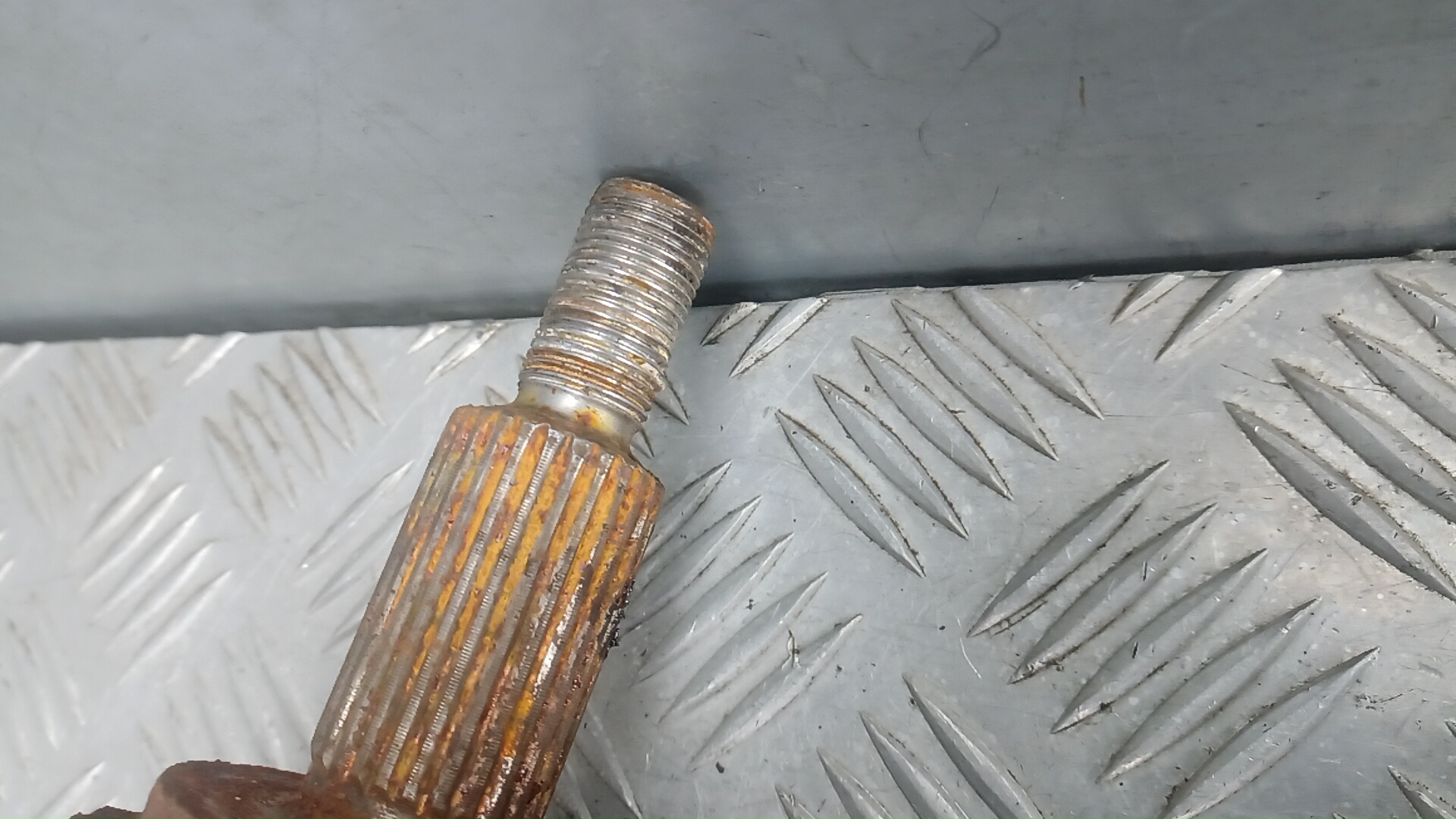 Полуось передняя правая