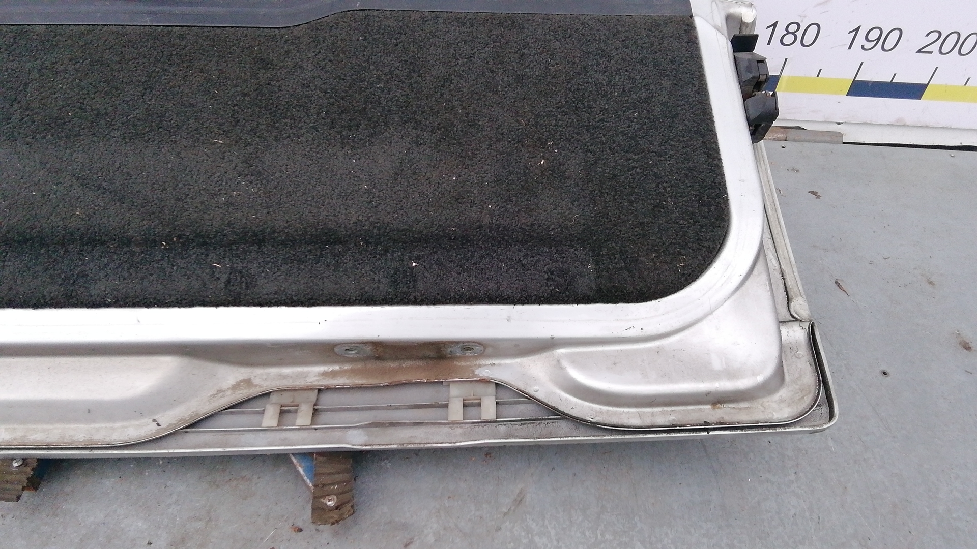 Дверь багажника нижняя (борт)