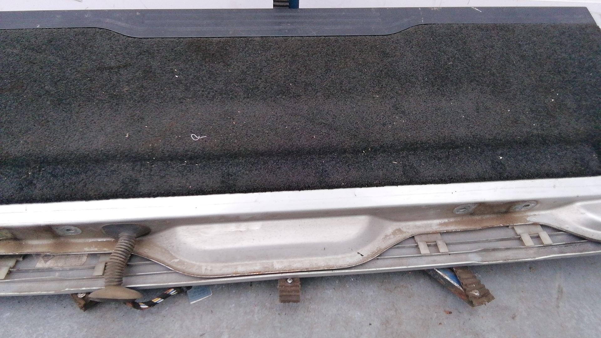 Дверь багажника нижняя (борт)