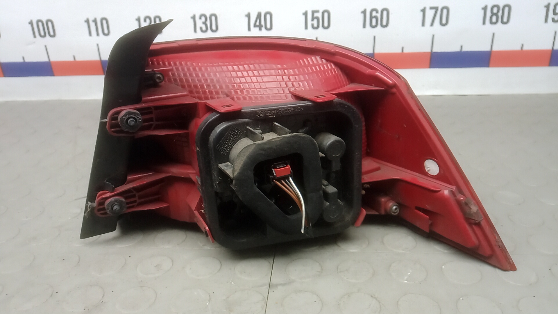 Фонарь задний левый