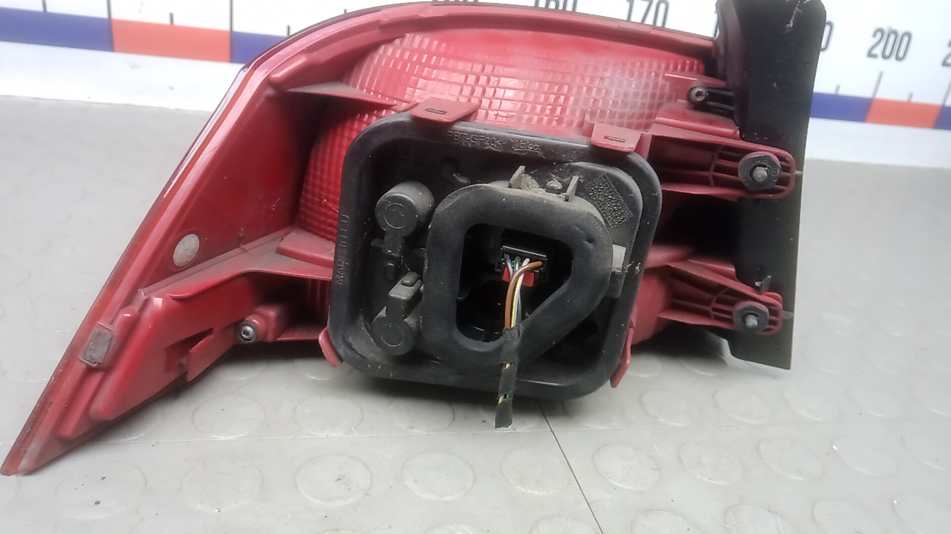 Фонарь задний правый