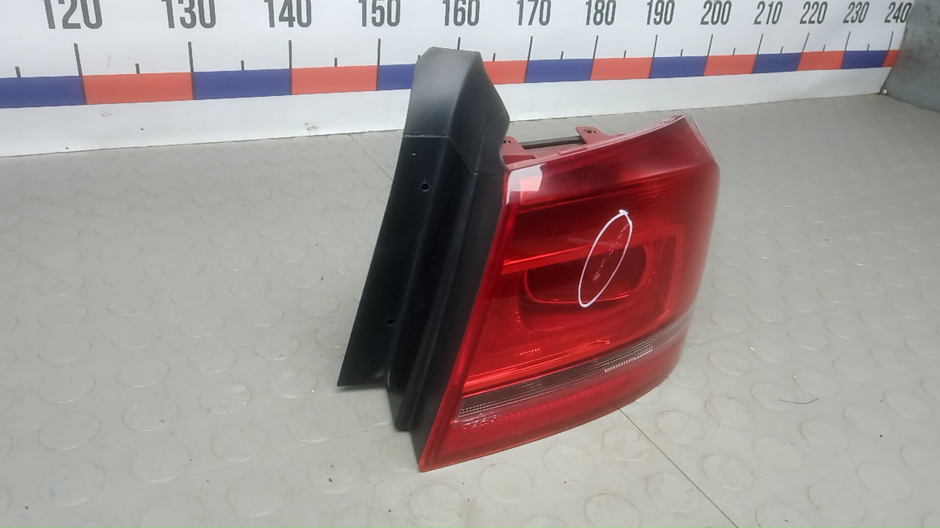 Фонарь задний правый