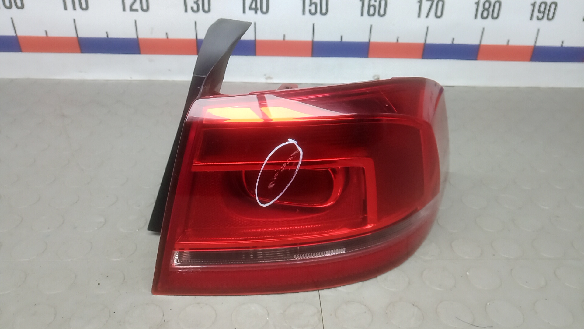 Фонарь задний правый