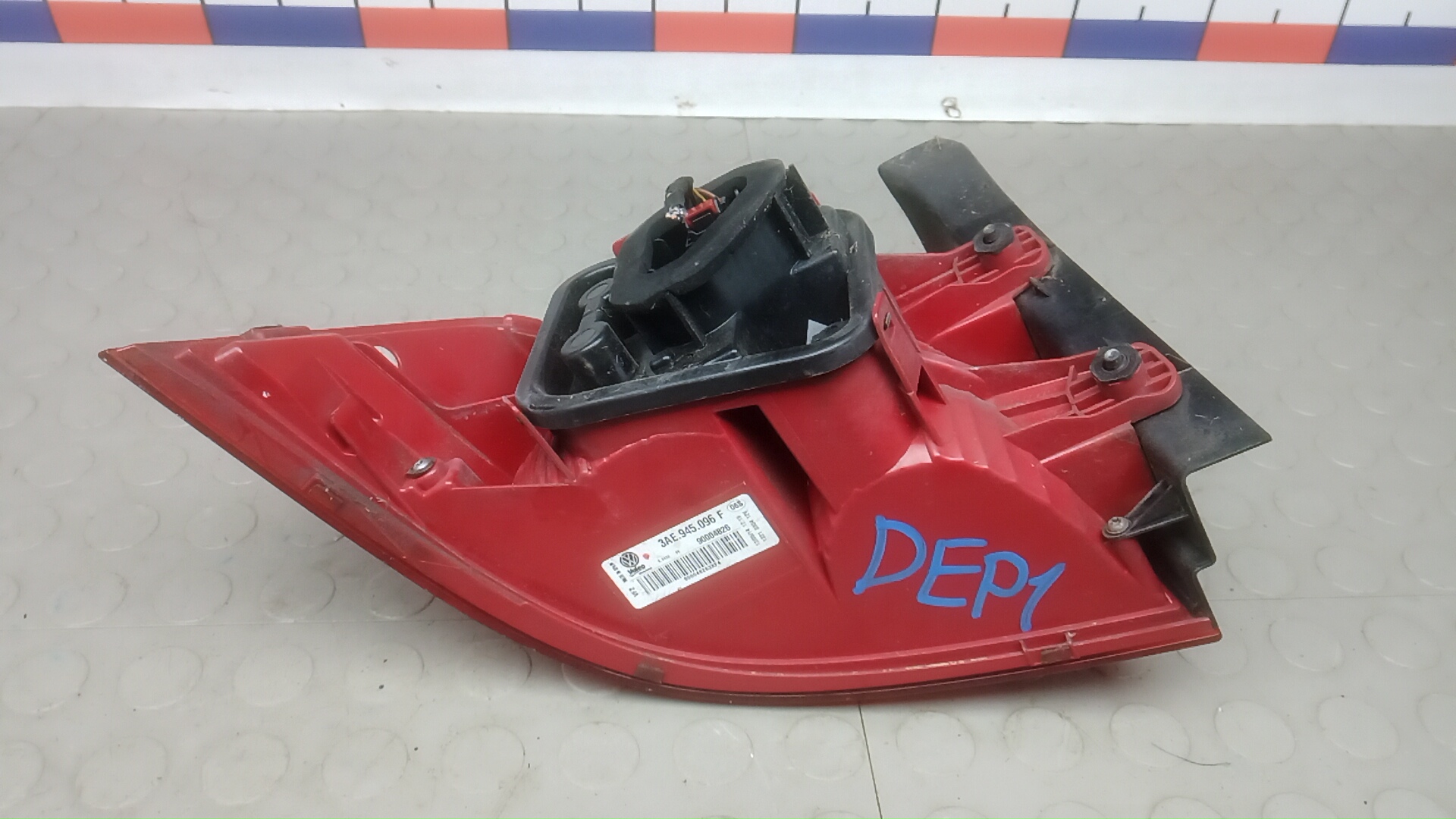 Фонарь задний правый