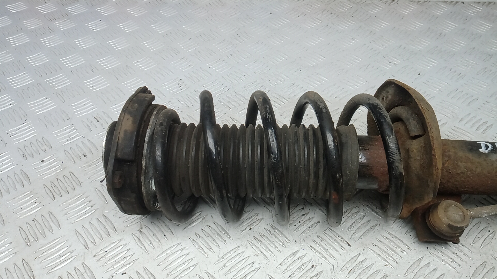 Амортизатор передний левый