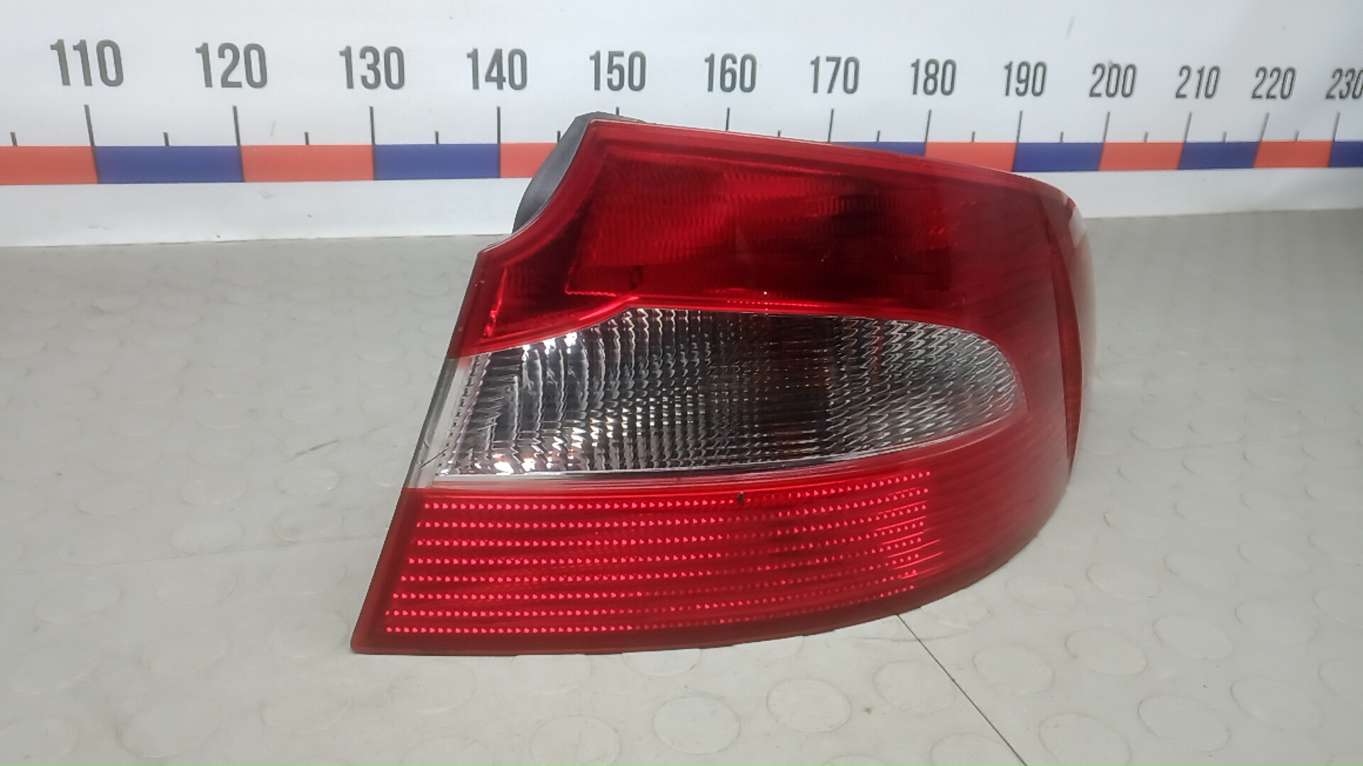Фонарь задний правый