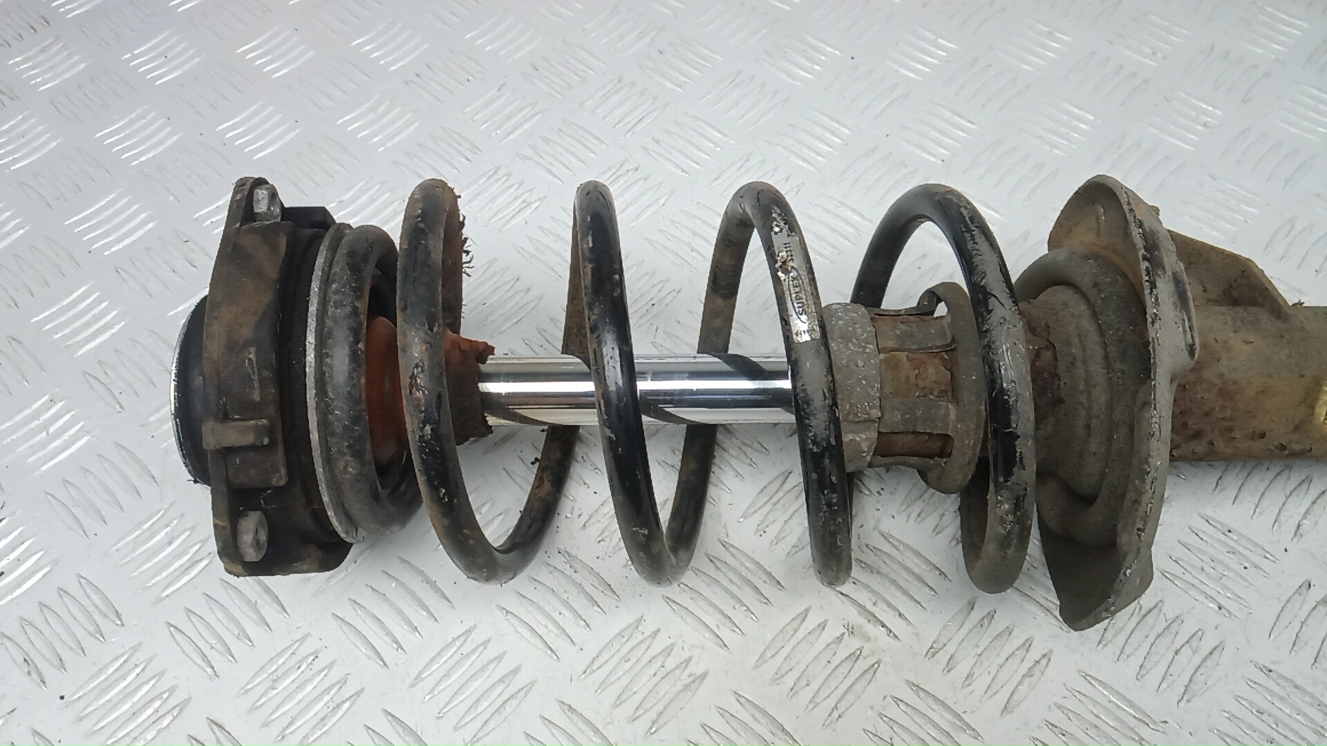 Амортизатор передний правый