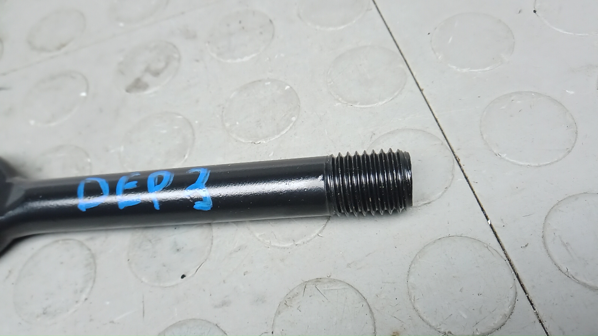 Крюк буксировочный