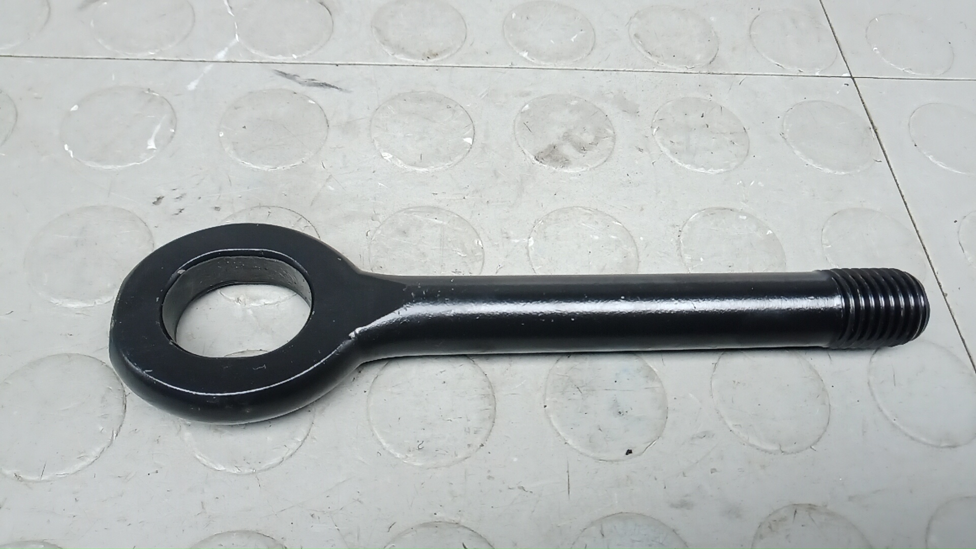 Крюк буксировочный