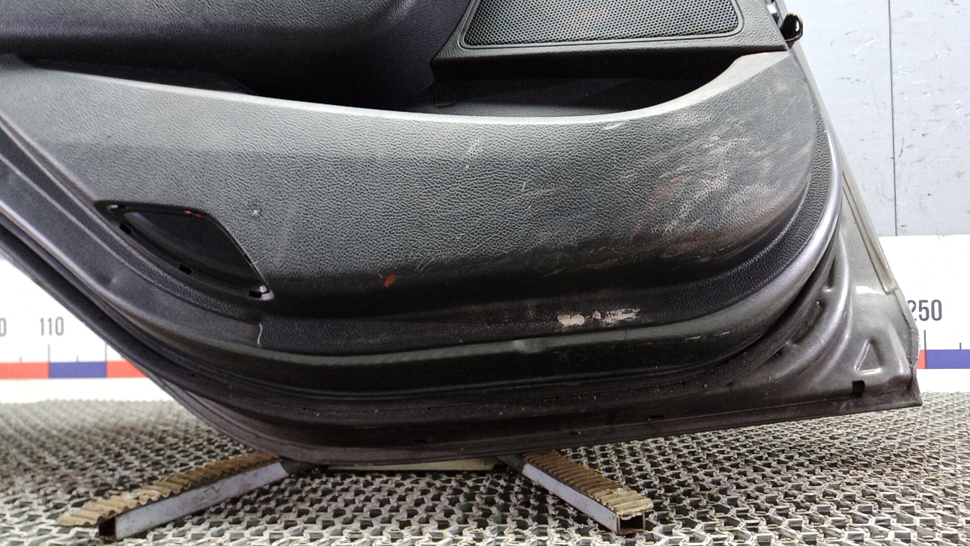 Дверь задняя левая