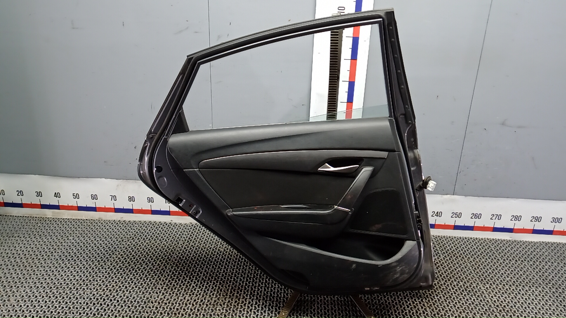 Дверь задняя левая