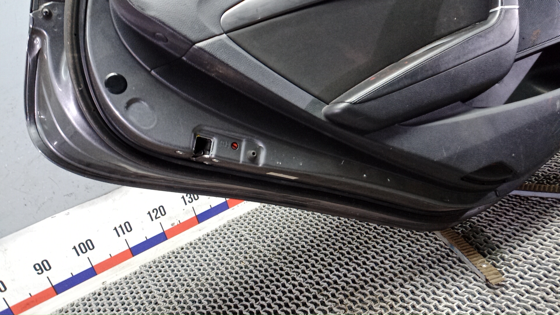 Дверь задняя левая