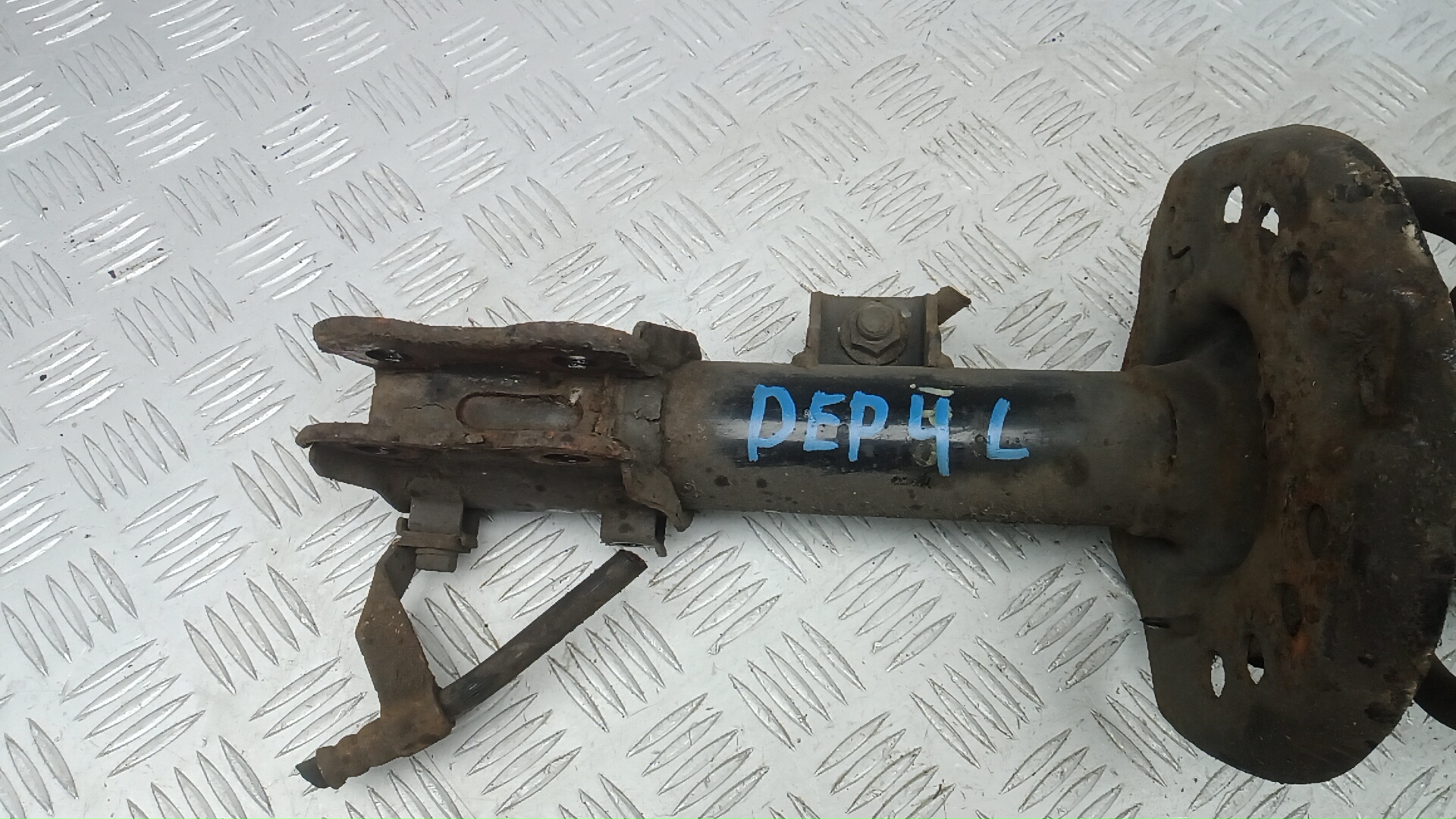 Амортизатор передний левый