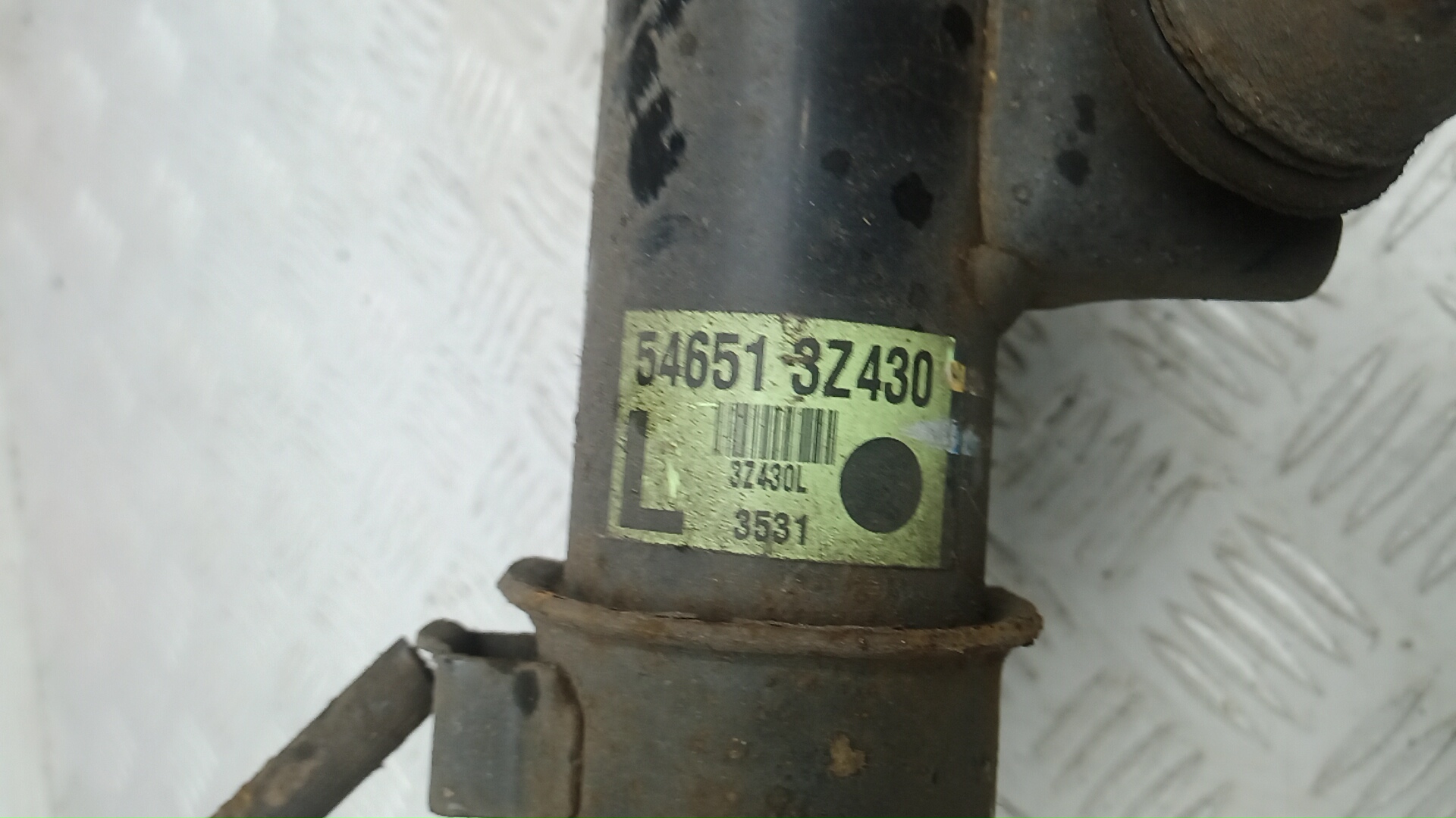 Амортизатор передний левый